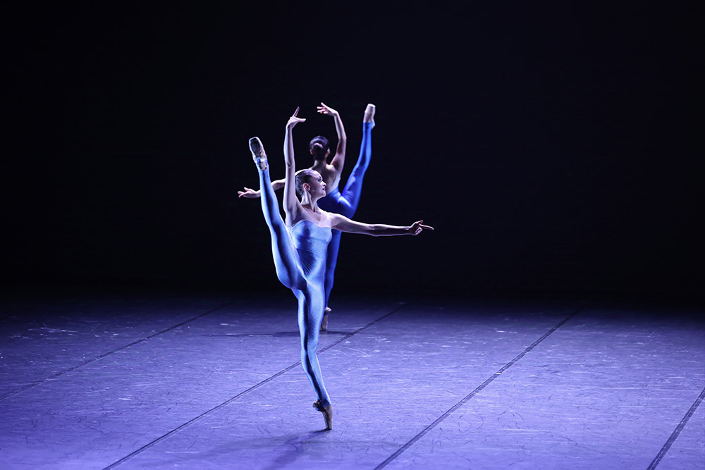 Grâce et souplesse.