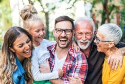 Les bonnes relations avec les enfants sont importantes.