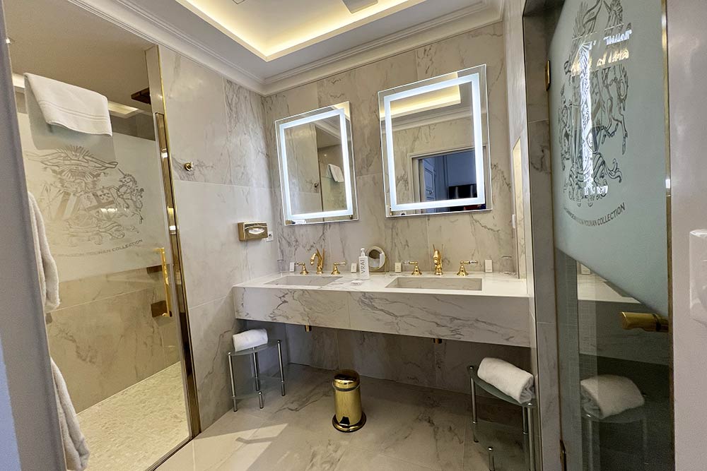 L'Alexandra Palace - La salle de bain avec le Hammam privatif.