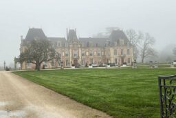 Par un matin brumeux, nous allons découvrir le Golf.