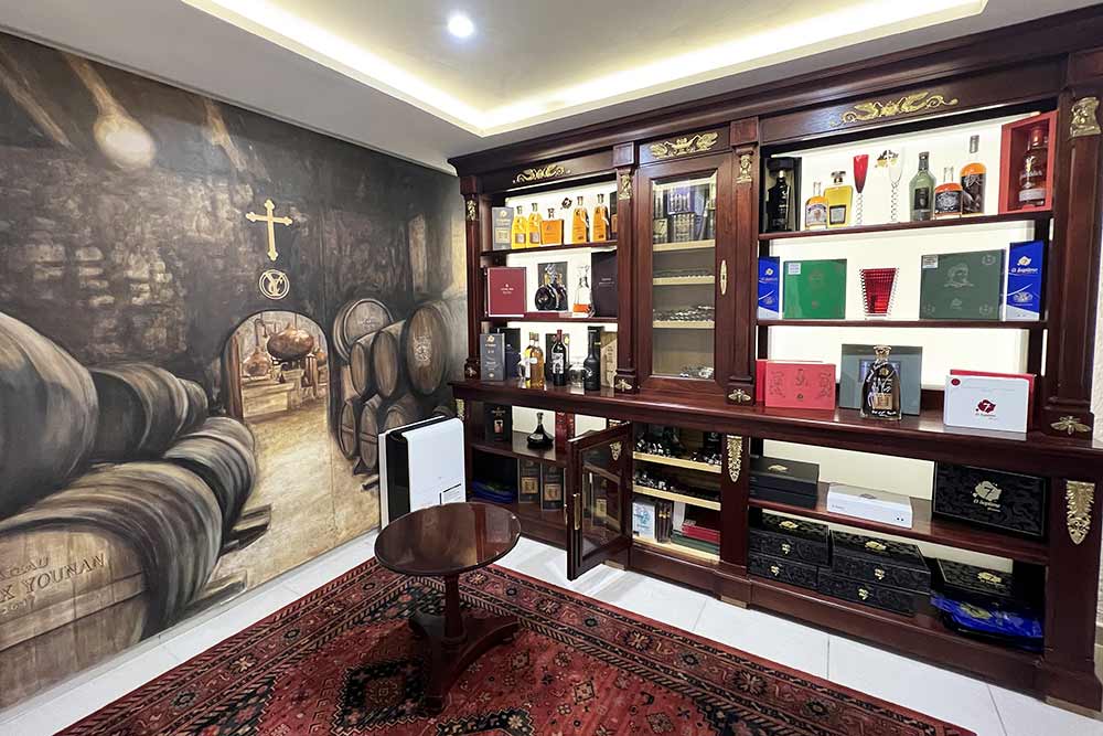 L'Alexandra Palace - Un magnifique Fumoir bien achalandé.