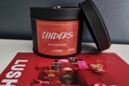 Lush : une collection colorée aux parfums de Noël