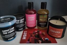 Lush : une collection colorée aux parfums de Noël