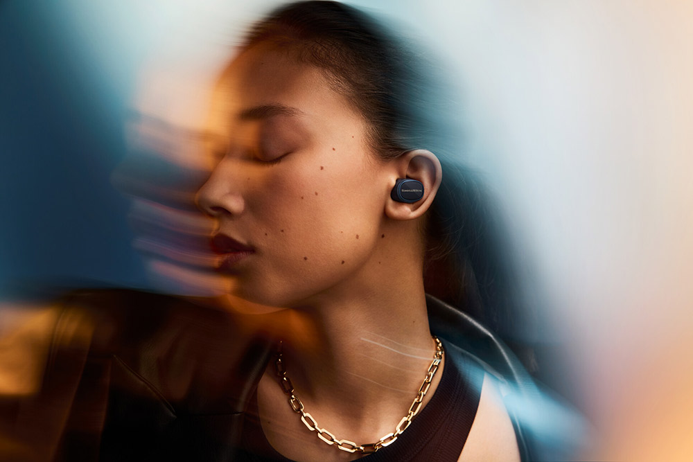 Bowers et Wilkins - Midnight Blue Pi8