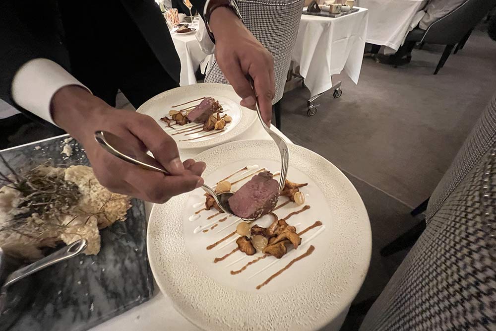 Hôtel Splendide Royal - Une présentation élégante et gustative.