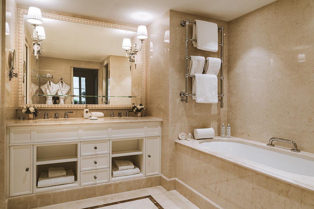 Hôtel Splendide Royal - Salle de bain de la suite.