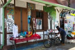 Le muzé du ninport'koi, ouvert selon l'humeur. Une boutique "tout pour rien" à Cayenne, qui ne manque pas d'humour !