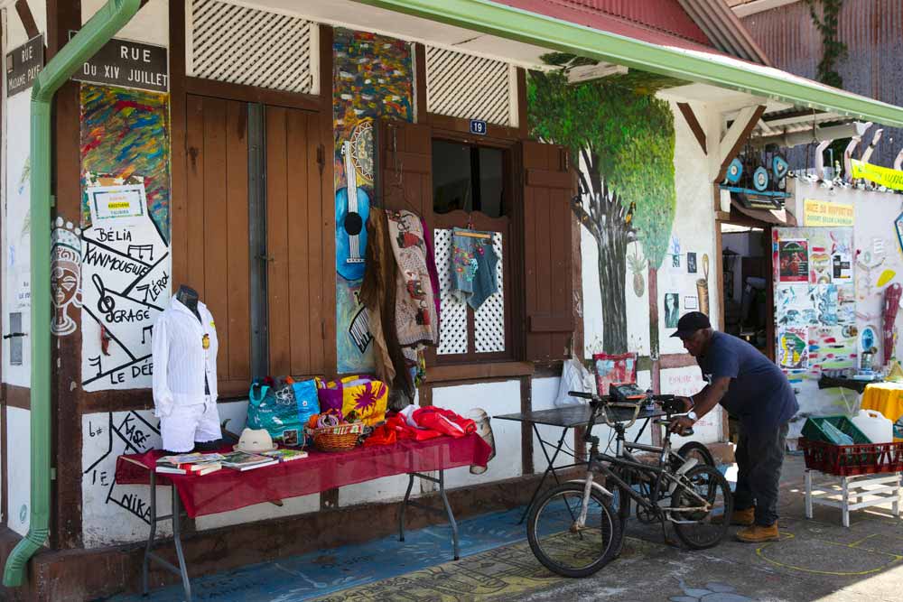Le muzé du ninport'koi, ouvert selon l'humeur. Une boutique "tout pour rien" à Cayenne, qui ne manque pas d'humour ! 