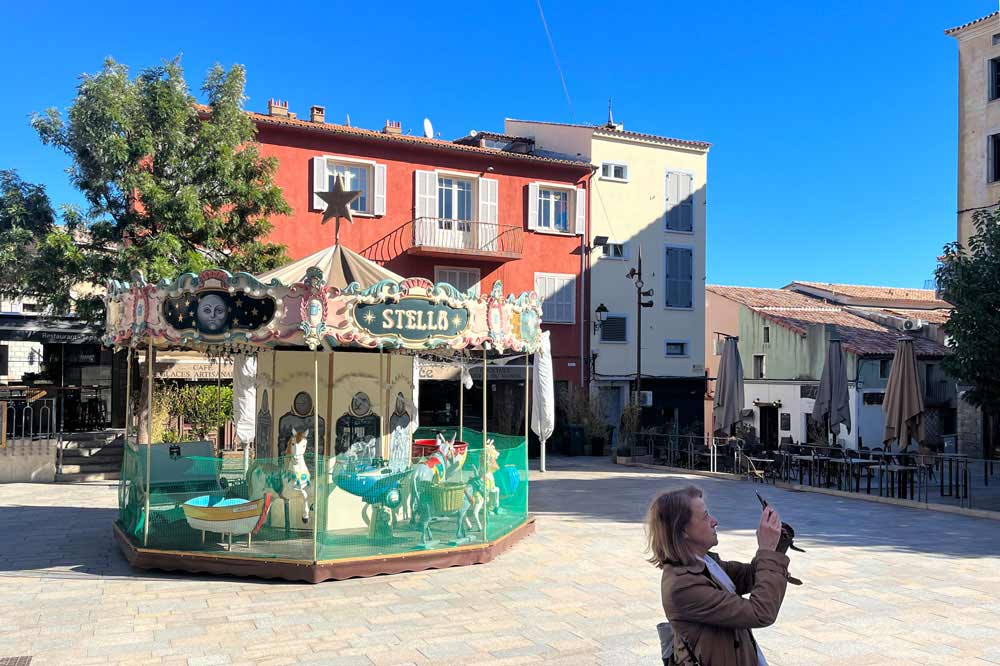 Sud-Corse - La place de la République (Porto-Vecchio.