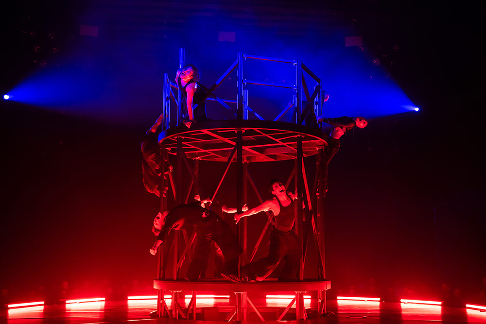 Mehdi Kerkouche - un spectacle insolite et captivant.