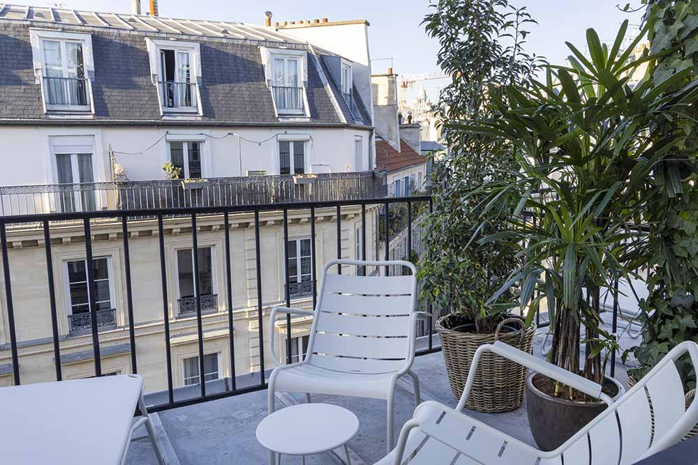 Hôtels de Luxe - JOE M et balcon d'une chambre supérieure.