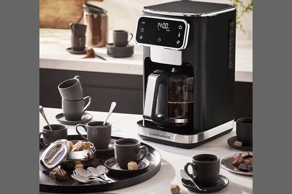 Petit Déjeuner - avec la nouvelle cafetière 1,8 L de la collection NAOS.