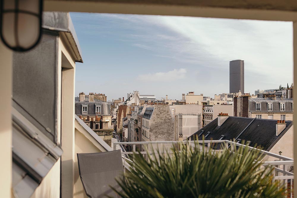 Balcon de l'une des chambre avec vue sur Paris.