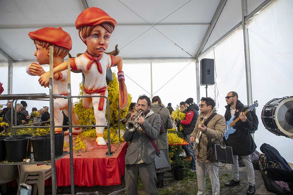 Mimosa - es musiciens sont là pour donner l’ambiance… et ils réussissent parfaitement !