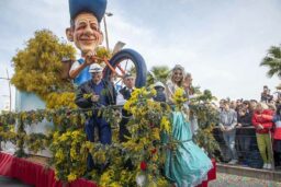 On devine facilement le char du Nord avec le portrait de l’acteur Dany Boon.