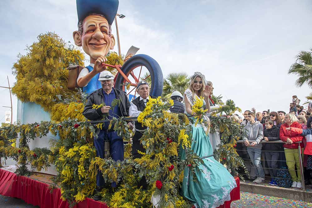 On devine facilement le char du Nord avec le portrait de l’acteur Dany Boon.