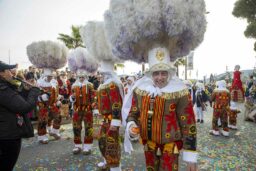 Mimosa - Les Gille, célèbres personnages de carnaval belges.