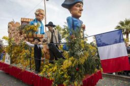 Napoléon en tête du char corse !