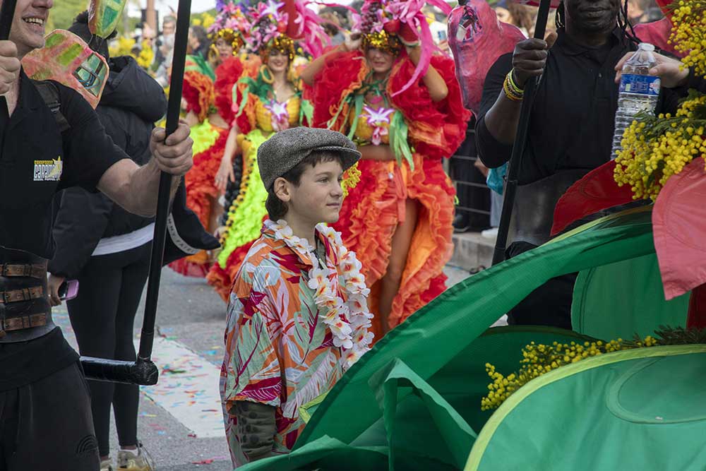 Il n’y a pas d’âge limite pour défiler et prendre plaisir à la fête…