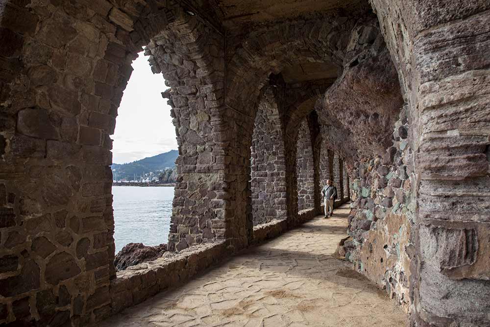 Passage sous le château.