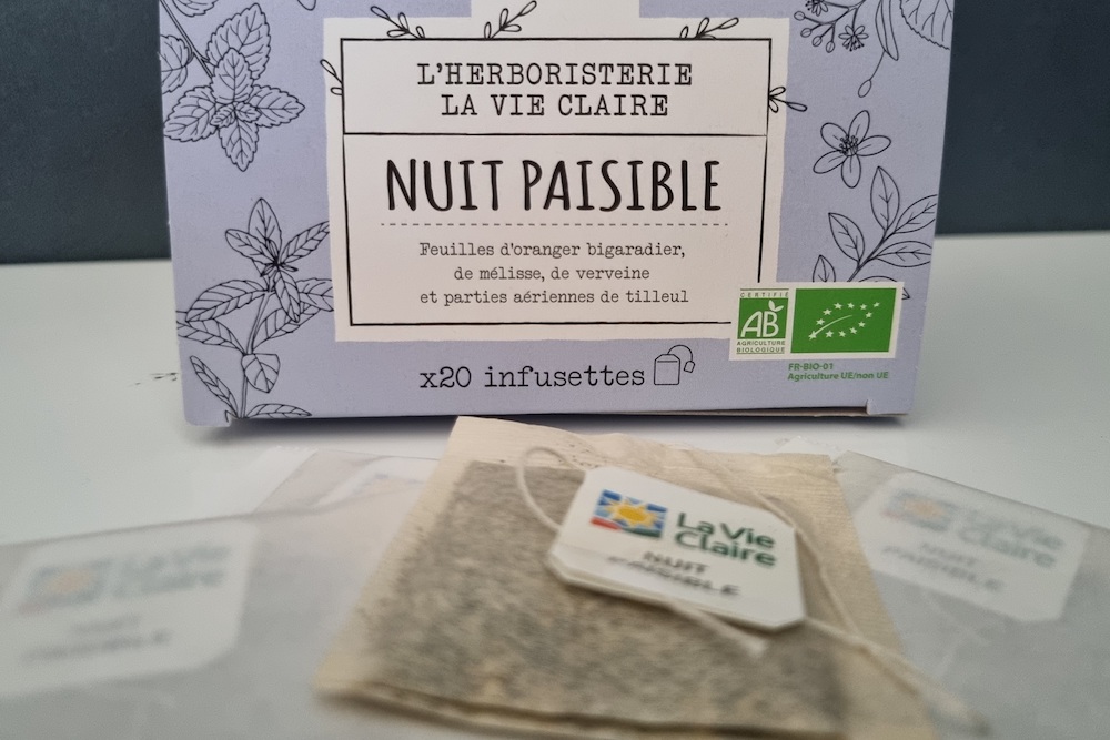 L’infusion Nuit Paisible favorise la détente en fin de journée.