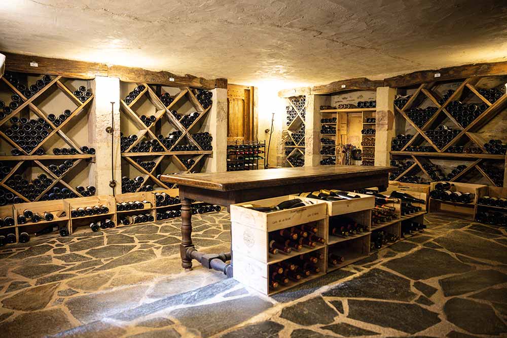 Une belle cave à vin.