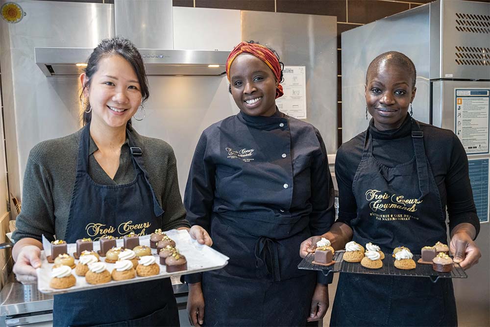 Des sourires qui montrent le plaisir de ces participantes.