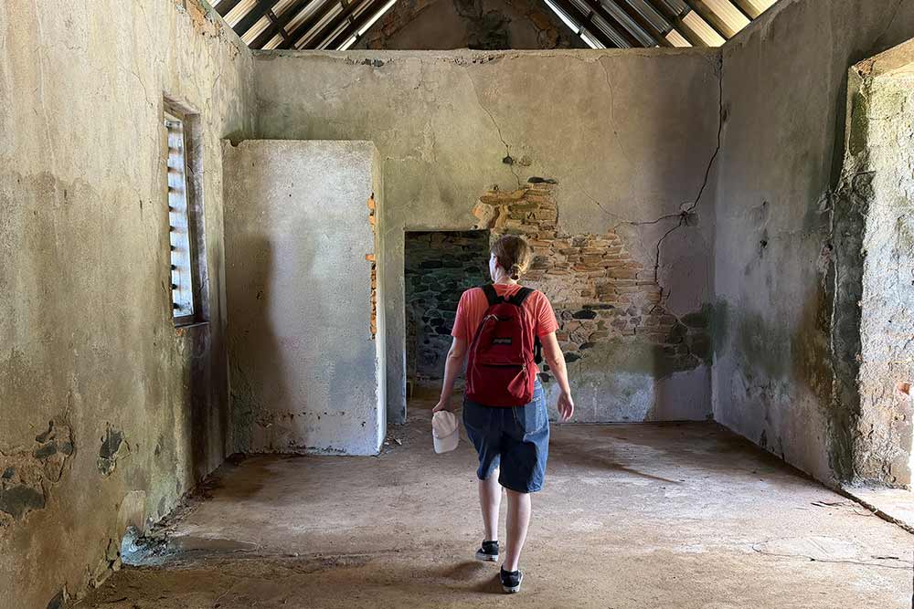 C’est par le trou, en bas à gauche, que le sang était évacué.