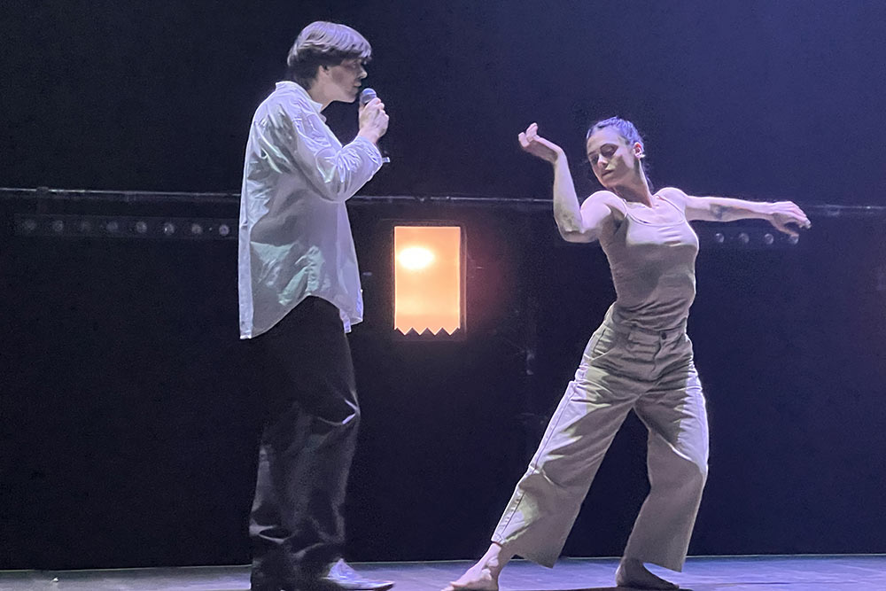 Les danseurs sont terriblement expressifs et talentueux.