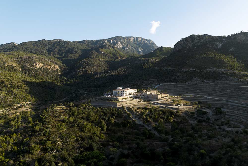 Un lieu magique noyé dans la verdure.