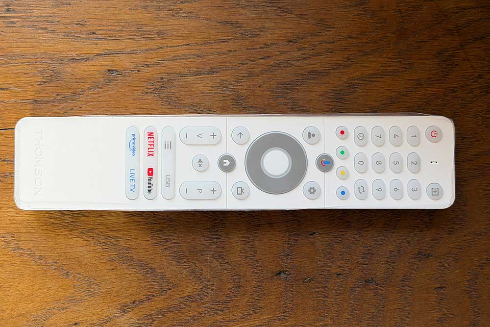 Le Thomson Go TV - Une manette élégante, claire et facile d’utilisation. © C.Paux