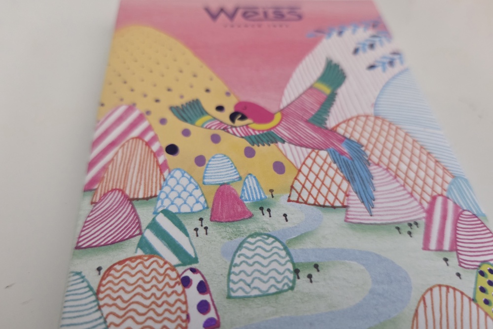 Alliant l’intensité du cacao 67% et l’acidité de la passion, la tablette Ecrin Passion est une nouvelle recette imaginée par Weiss spécialement pour cette collection limitée de Pâques.