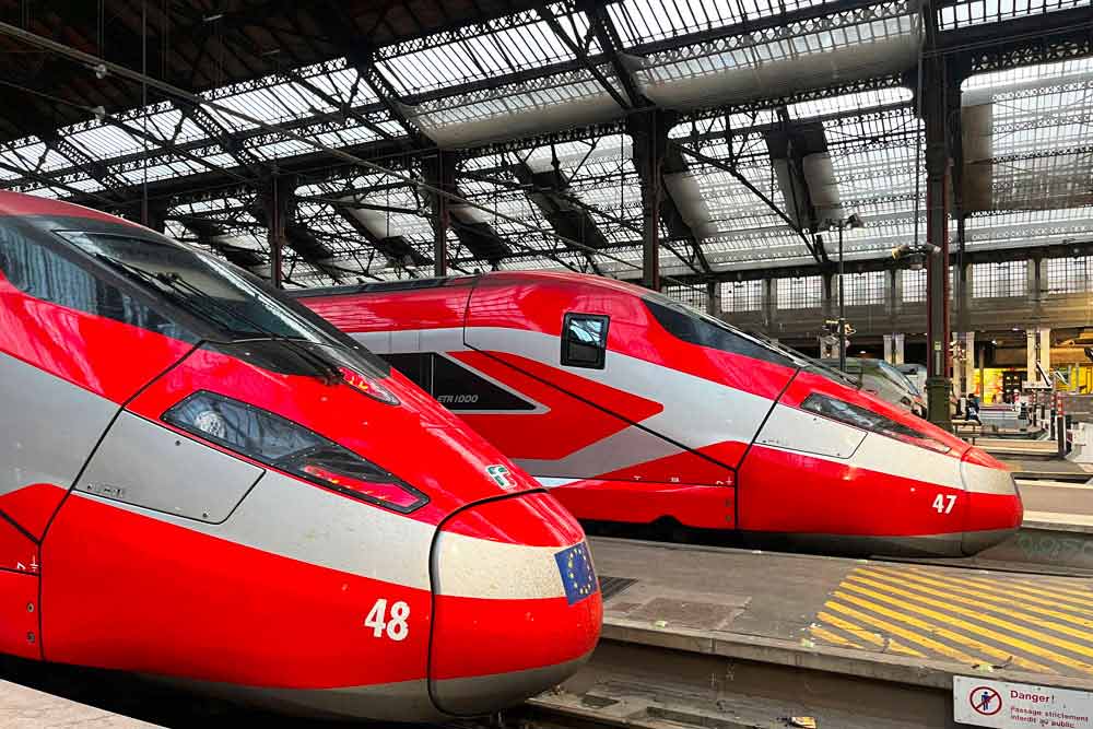 Deux trains Frecciarossa (Trenitalia) à la Gare de Lyon