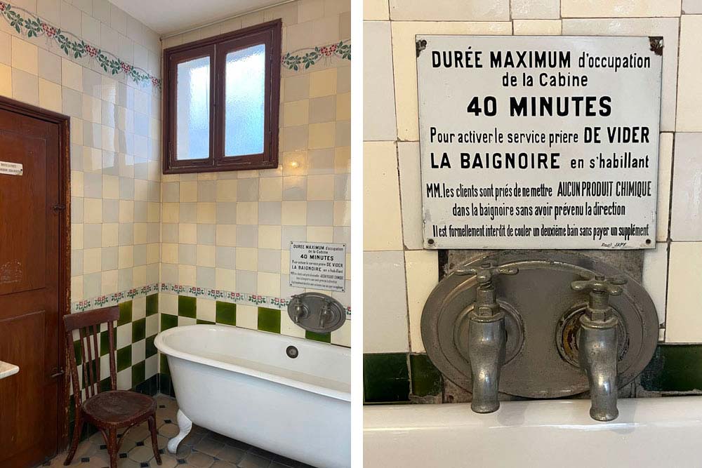 Cabine de bain avec ses instructions et ses robinets de baignoire