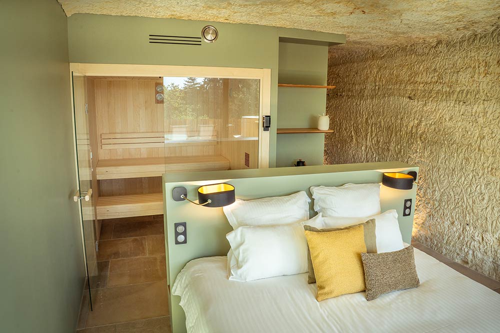 Château de Perreux - Une autre suite creusée dans la roche.