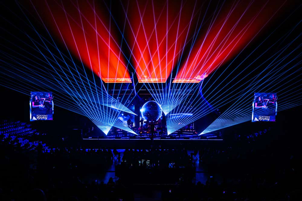 Zaïko, maitre des sébènes, parties instrumentales des chansons qui soudain accélèrent vers la transe, laissant la place aux motifs des guitares électriques.