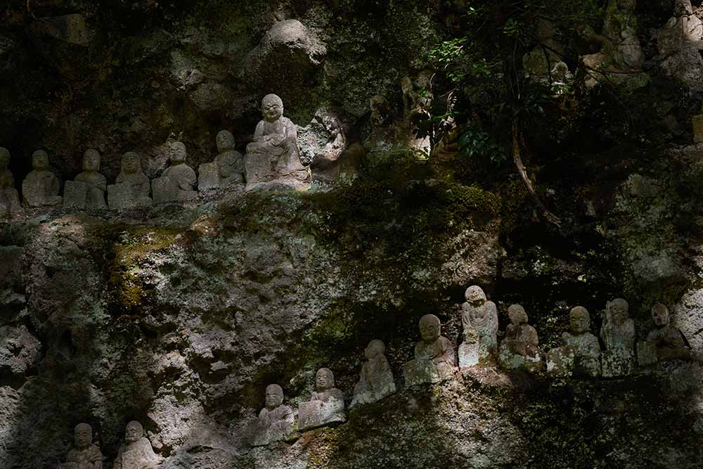 Une autre grotte avec d'aussi beaux personnages.