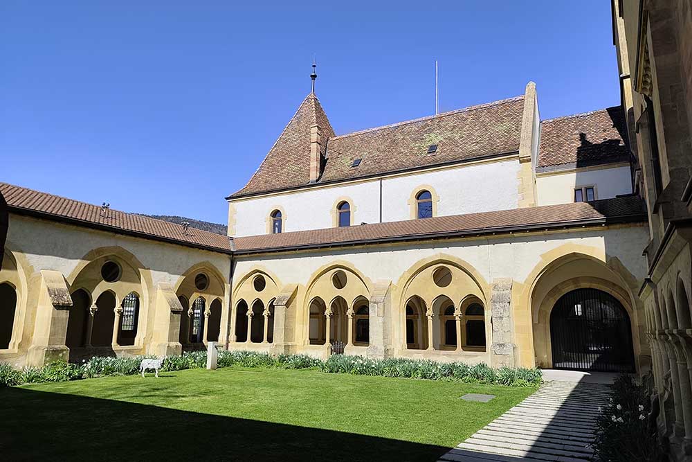  Le cloître de la collégiale