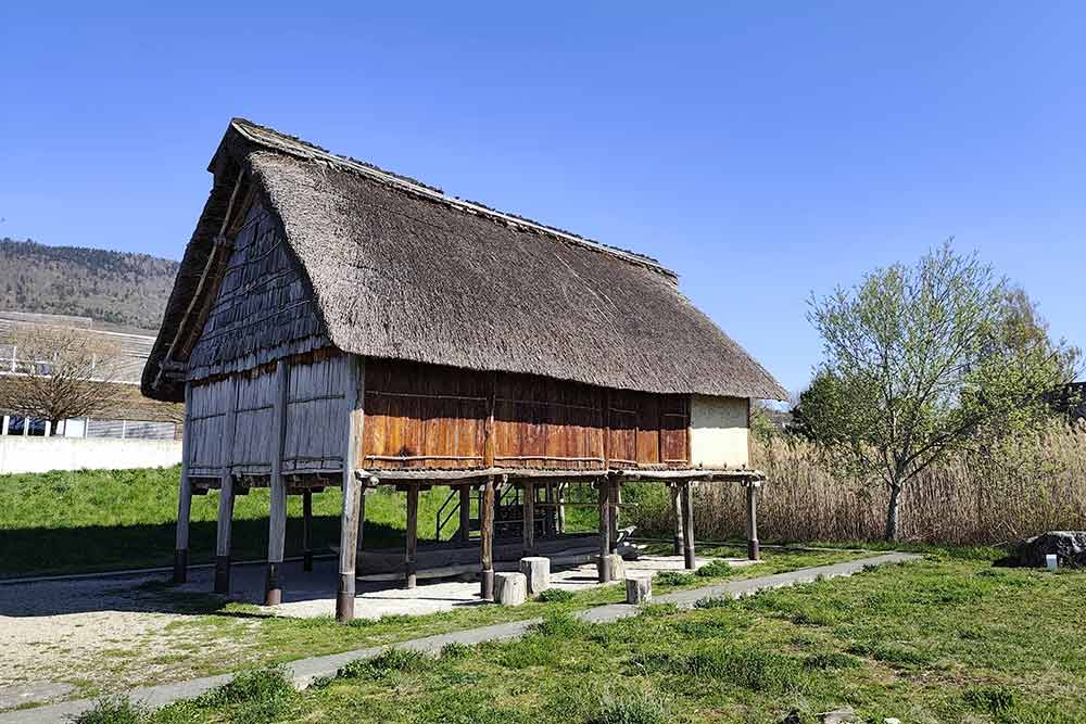  La reconstitution d’un palafitte.