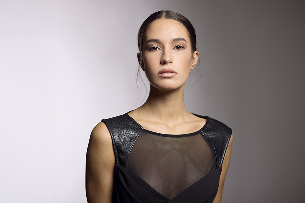 Illuminateur liquide - Un magnifique teint avec l'Illuminateur Liquide Rouge Baiser Paris.