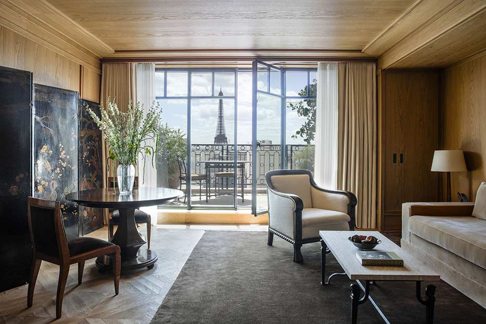 Une suite avec vue sur la Tour Eiffel.