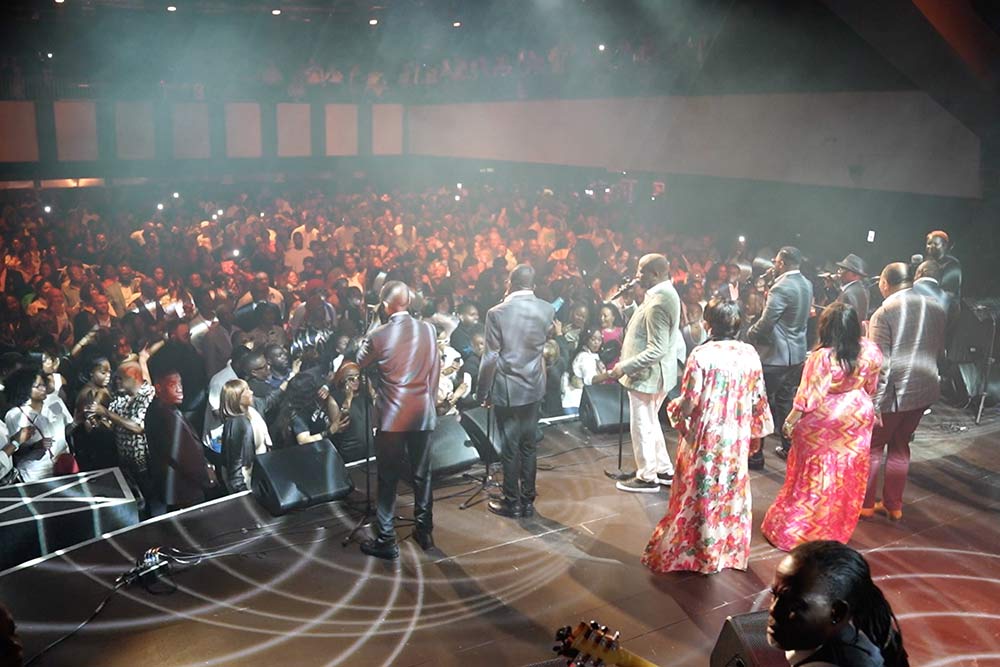 Zaiko Langa Langa - Zaïko n’a cessé de transformer la musique congolaise. Il a redéfini la rumba, influencé les musiques urbaines africaines et façonné des générations d’artistes.