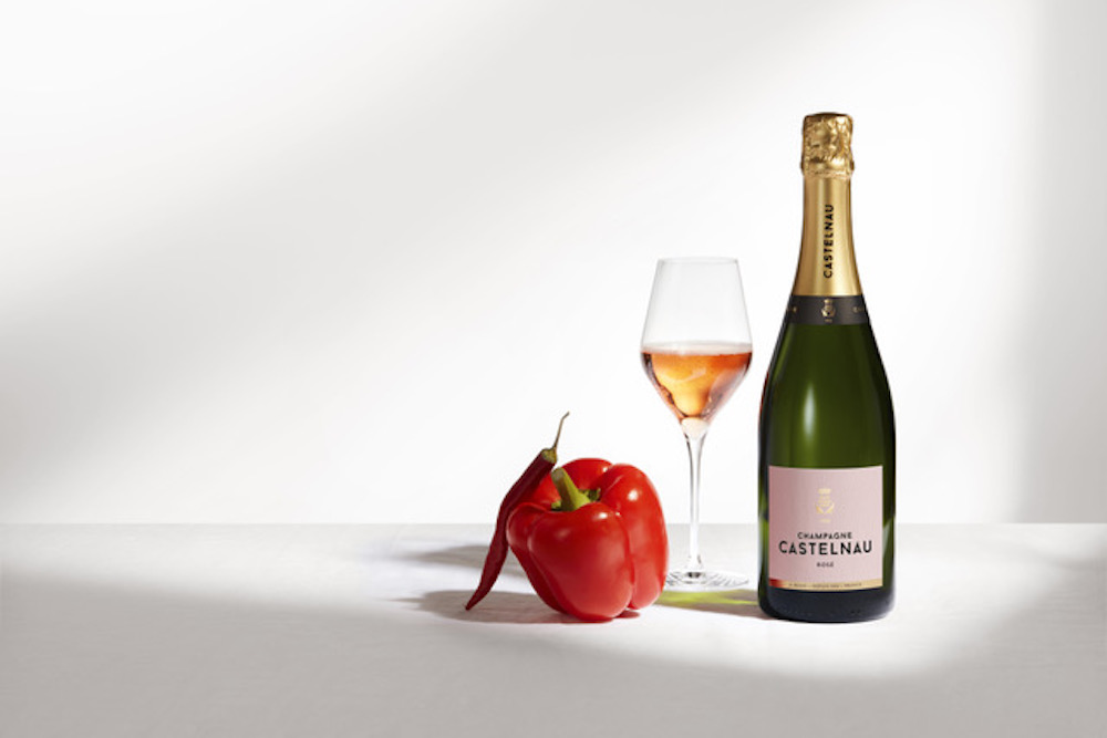 Le Champagne Castelnau Rosé trouve un équilibre rare entre tendresse et précision.