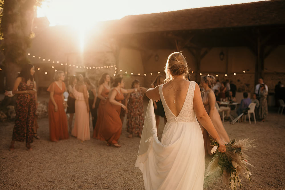 Après le dîner, on danse.
