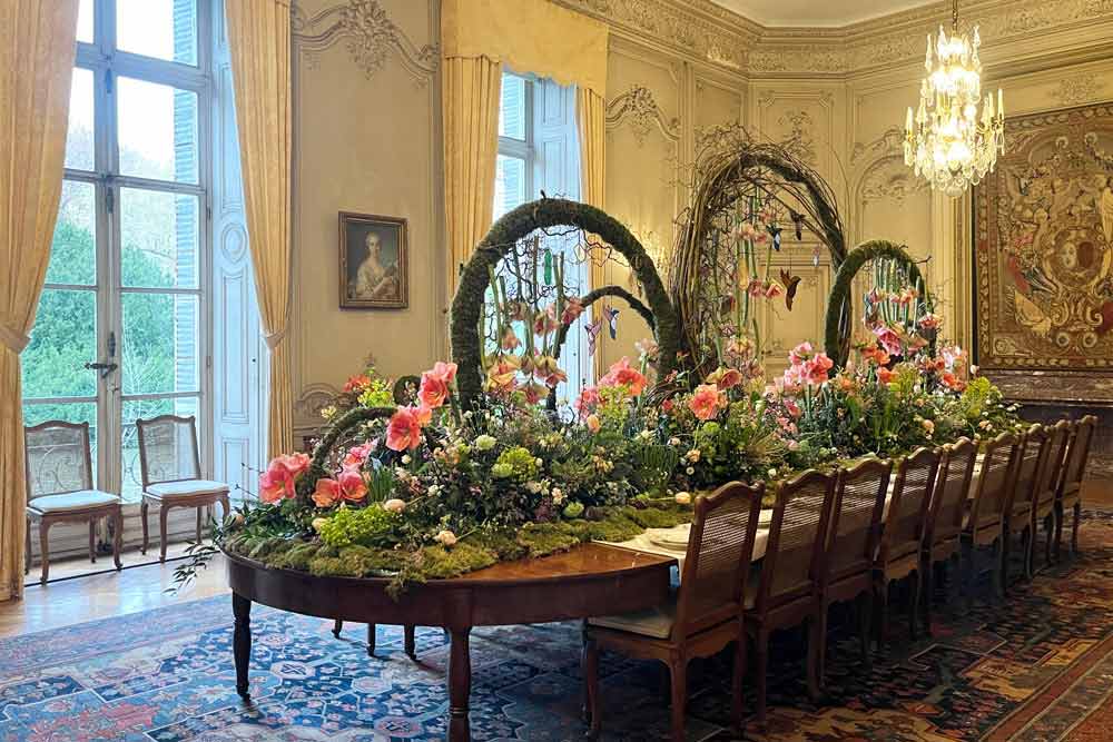 Château - Table couverte d’amaryllis, salle à manger du château de Beloeil (expo 2026)