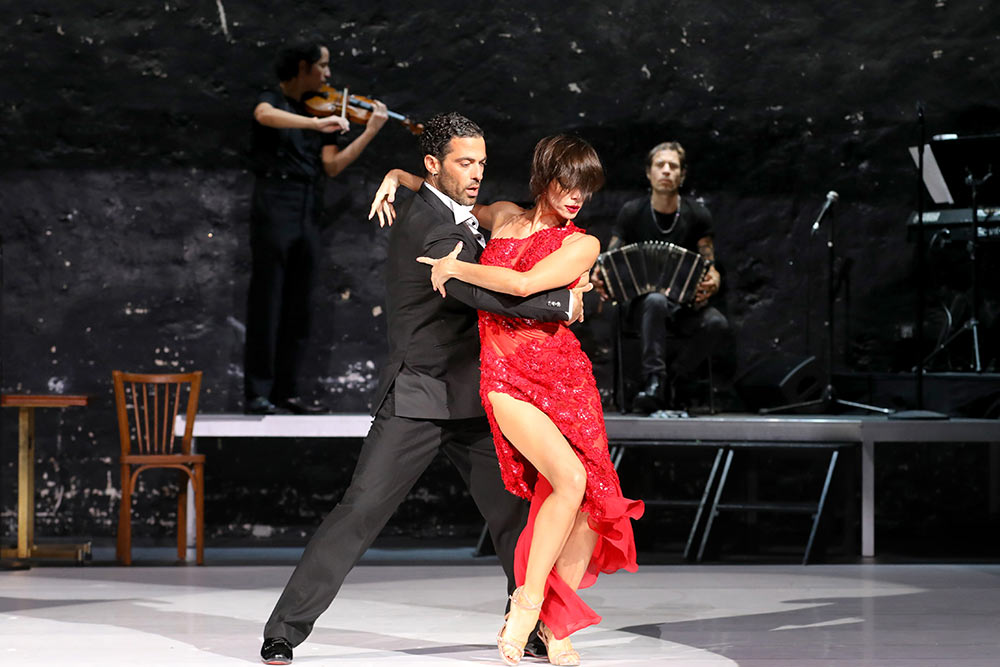 Tango - Cette danseuse aux cheveux courts est magnifique...En général, les danseuses ont toujours les cheveux longs pour le tango.