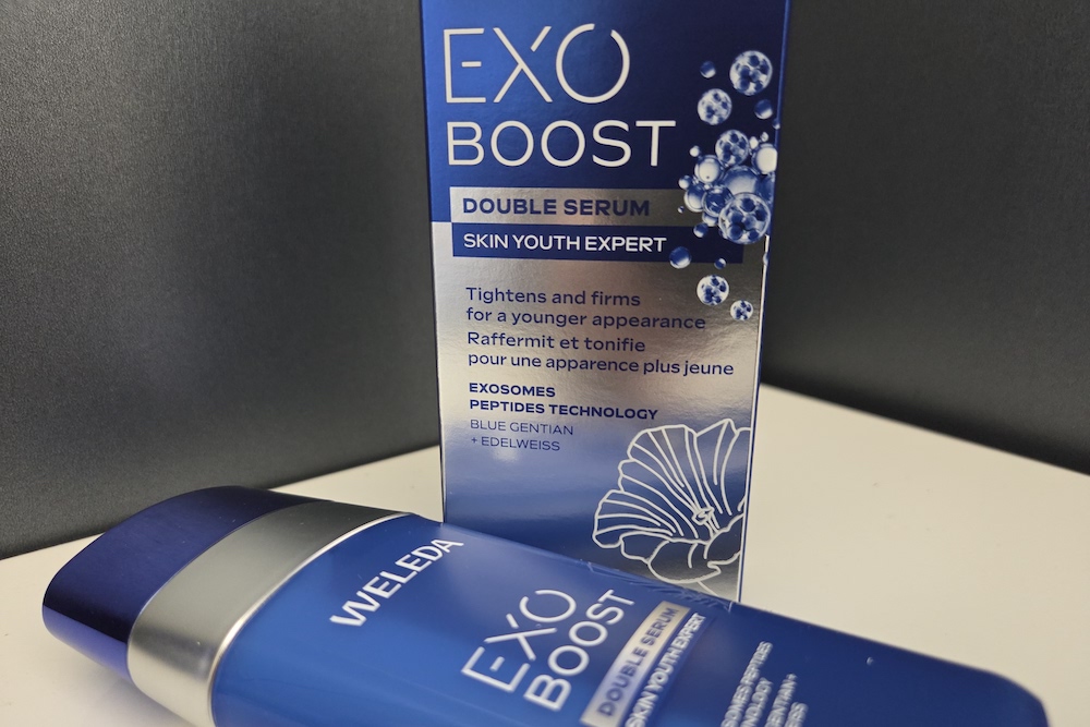 Le Double Sérum Exo Boost Gentiane bleue et Edelweiss incarne l’expertise anti-âge la plus avancée de la marque. 