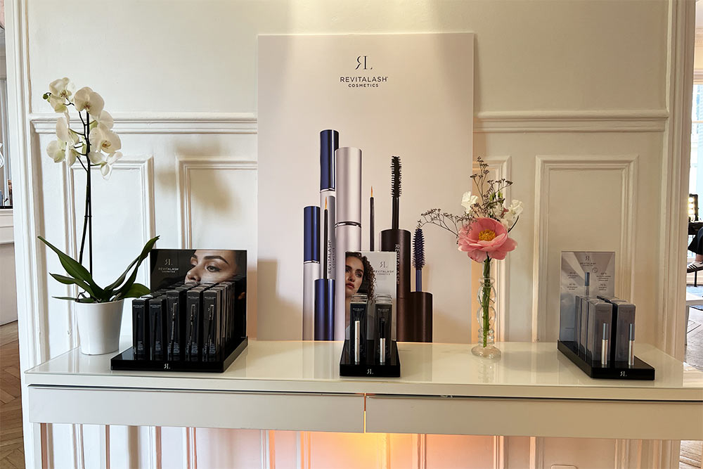 RevitaLash Cosmetics - des produits magiques pour la beauté des cils et des sourcils.