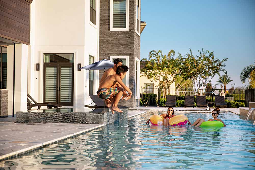 Kissimmee - Les enfants adorent nager dans la piscine.