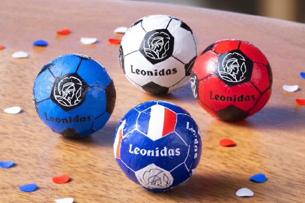 Pensée pour accompagner les moments de partage entre supporters, cette collection rassemble neuf boules en chocolat. 